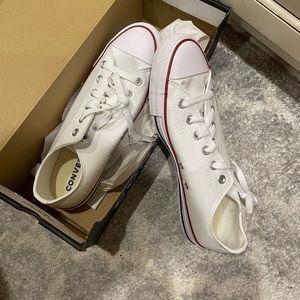 Men’s converse size 8 NIB